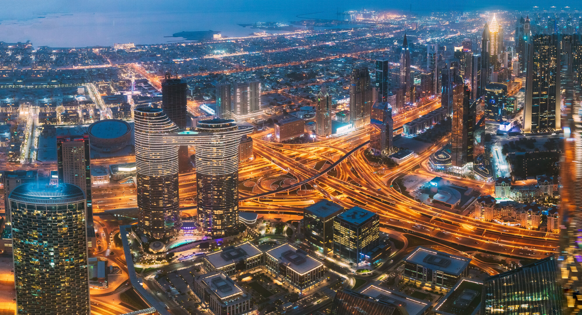 aerial-view-of-evening-night-scenic-view-of-skyscraper-in-dubai-street-night-traffic-in-dudai-skyline-waterfront-and-dubai-cityscape-in-summer-evening-illuminations-urban-background-high-quality-p-2